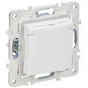 SKANDY Розетка 1-местная с заземлением с защитными шторками и крышкой 16А IP44 SK-R11W арктический белый IEK
